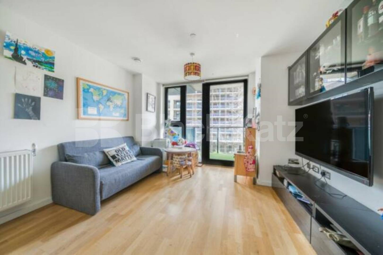 Modern Two-Bed Apartment in Central Park Development  in Greenwich Parkside Avenue SE10, Greenwich